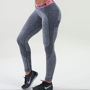 Gym shark leggings